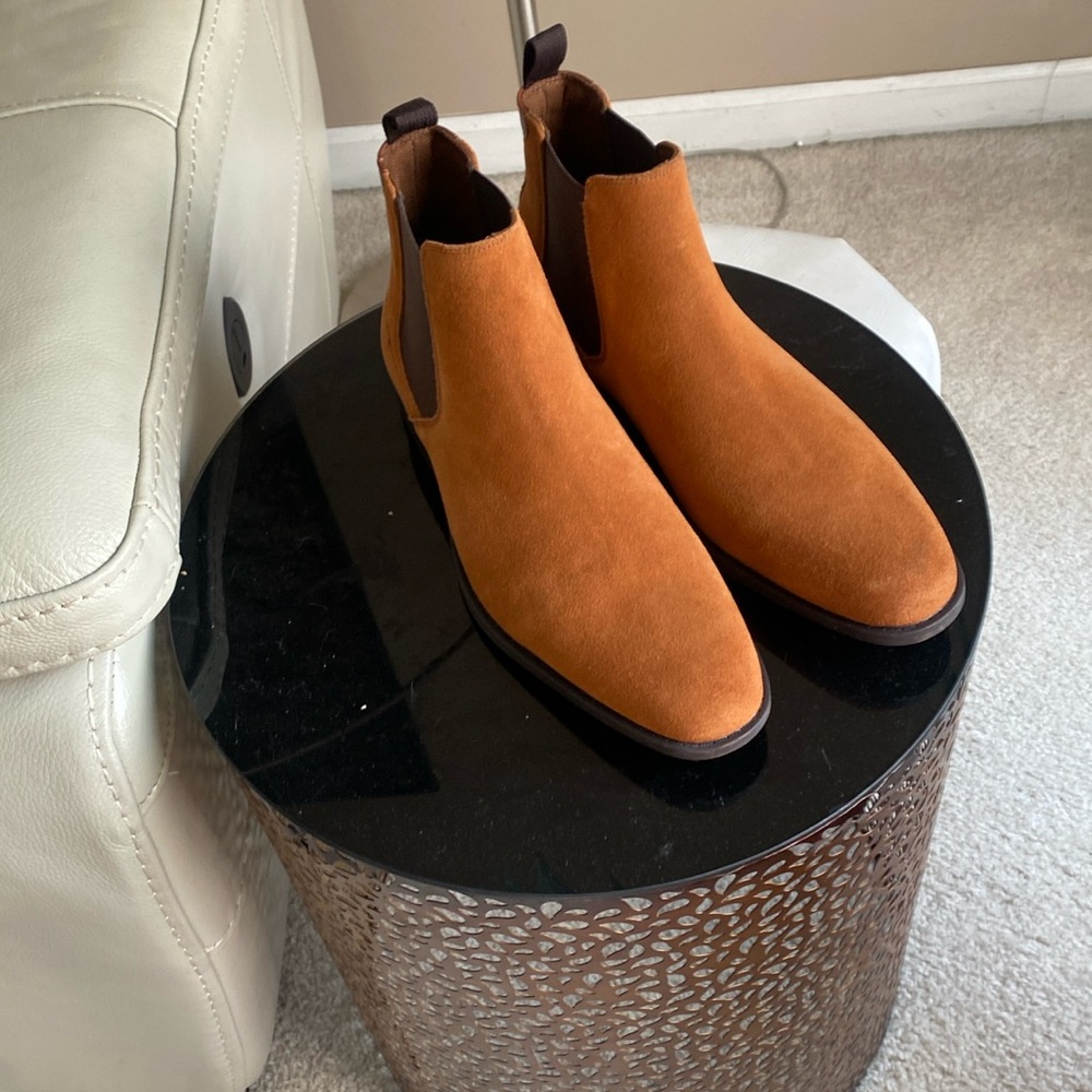 Size 10 men's suede Aldo boots